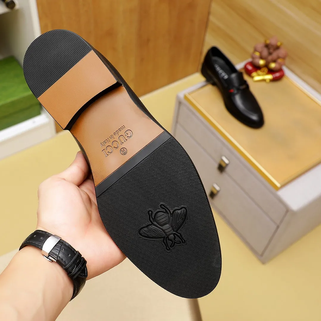 Men's men's shoes 💰400 🆘【GUCCI】Gucci ·🐑里· Hot-selling beanie shoes, top brand luxury, top quality, latest fashion beanie shoes.. The upper is made of original first-layer cowhide. (🐑leather·inner). The original stylish and stylish soft rubber wear-resistant and non-slip outsole is light and comfortable on the foot, available in black! Matching code: 39/45 (38.46. Can be customized)